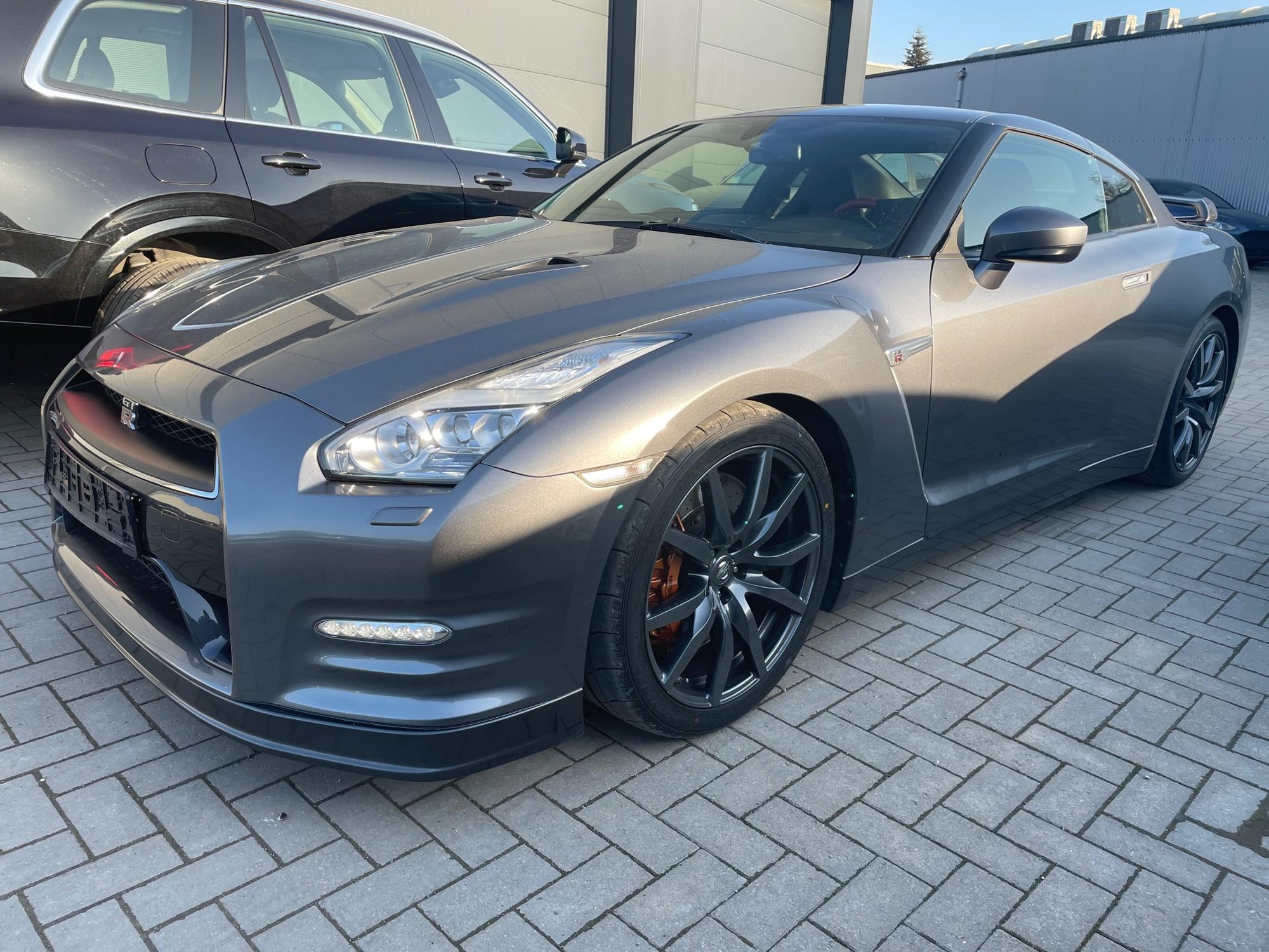 Nissan gtr turbo